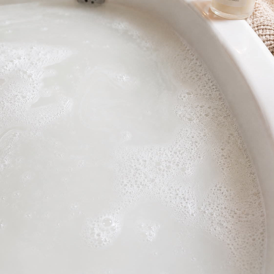 Foaming bath milk