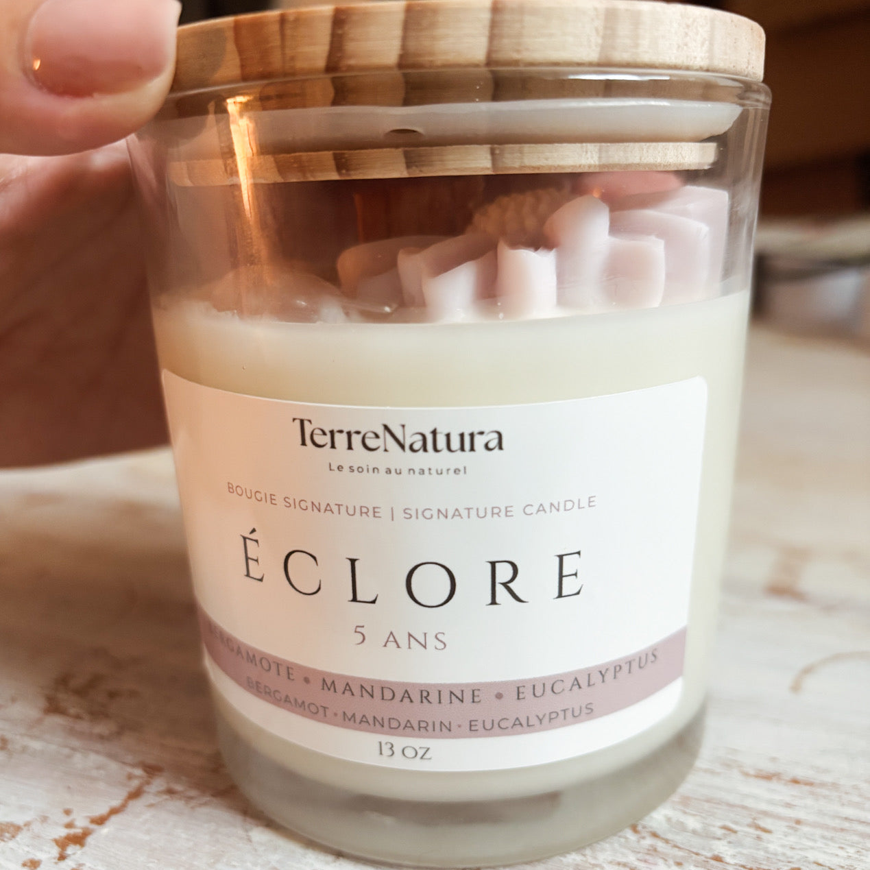 ÉCLORE Signature Candle - Bergamot, Mandarin, Eucalyptus & Rose Quartz