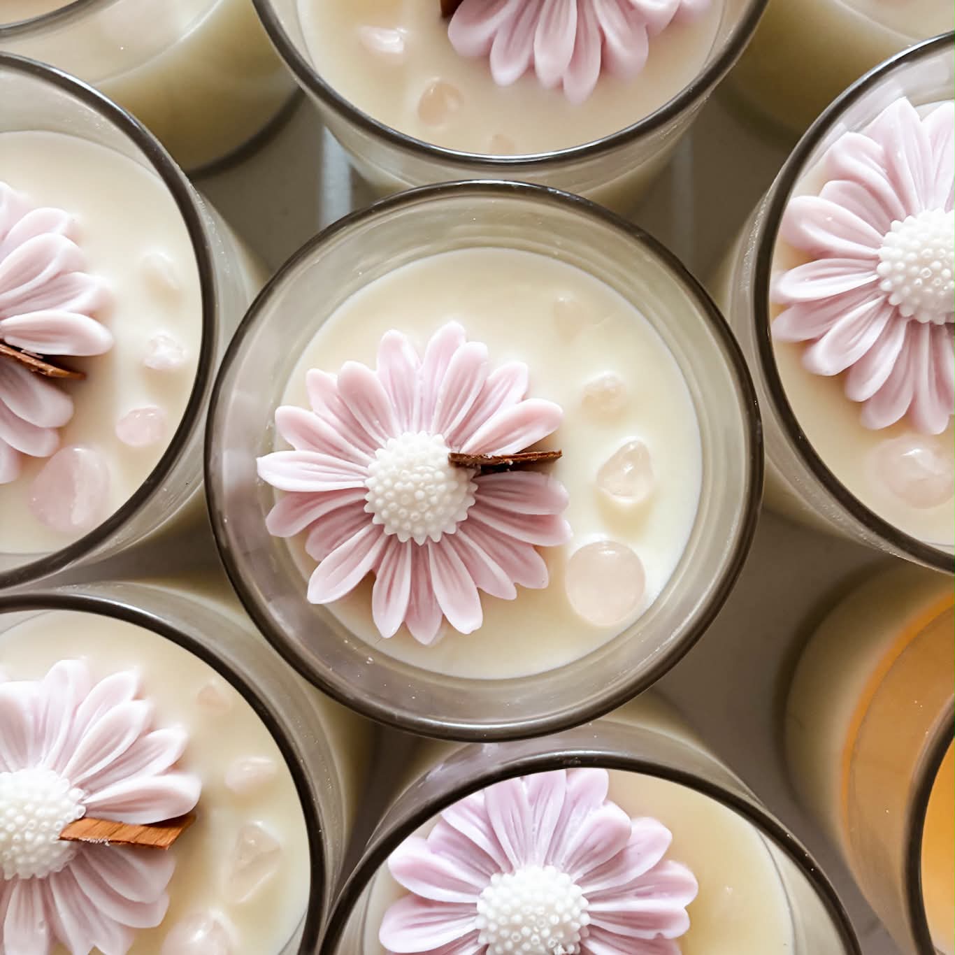 ÉCLORE Signature Candle - Bergamot, Mandarin, Eucalyptus & Rose Quartz
